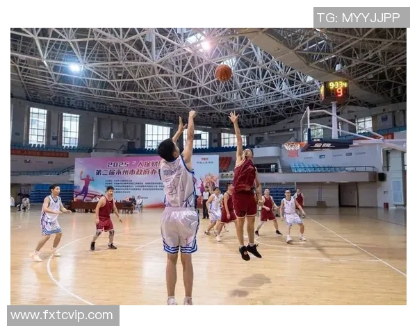 山西篮球的激情与梦想在赛场上交汇，共同书写辉煌的篮球篇章